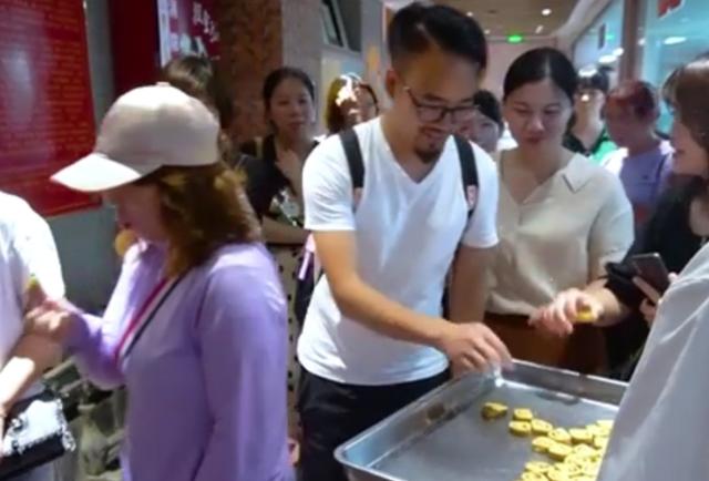 小伙放弃城里打工回老家摆摊创业,小伙放弃城里打工回老家做生意