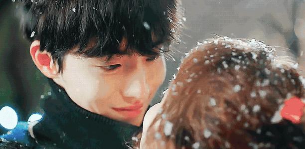 情侣装不都是情侣穿的吗,情侣装当然是要和对的人一起穿