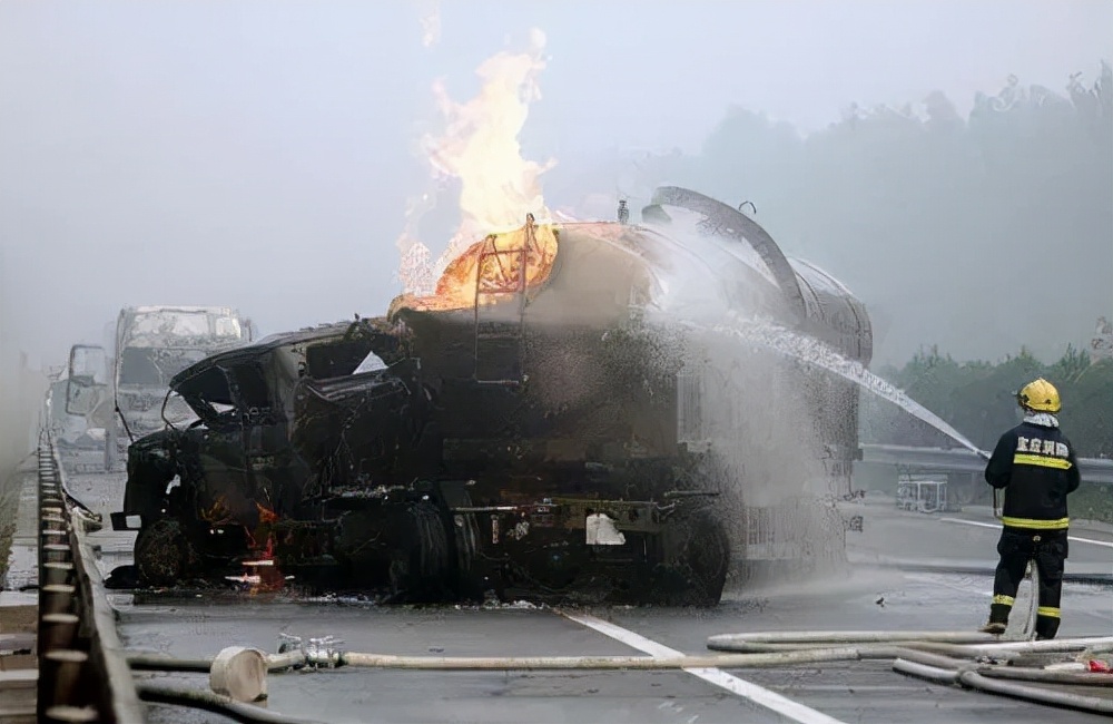 收受巨额钱财判几年,收受贿赂10万判多少年