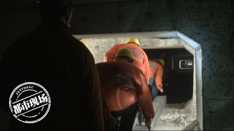 九江：他们工作时，脚下是惊涛骇浪，头顶常有列车驶过