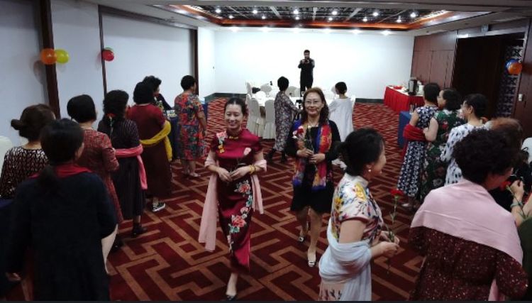 岁月不老我们不散全文,岁月不老我们不散什么意思