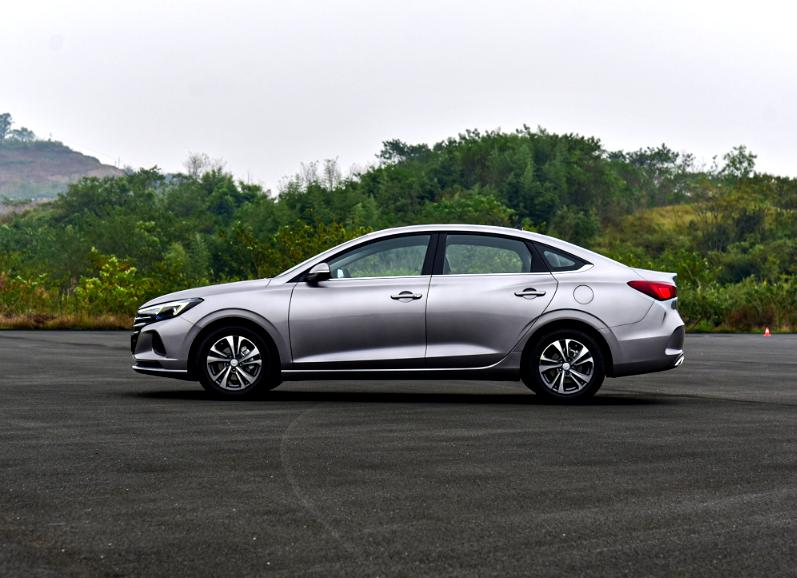 10万内小型汽油代步车推荐,10万家用代步车哪款好省油耐开