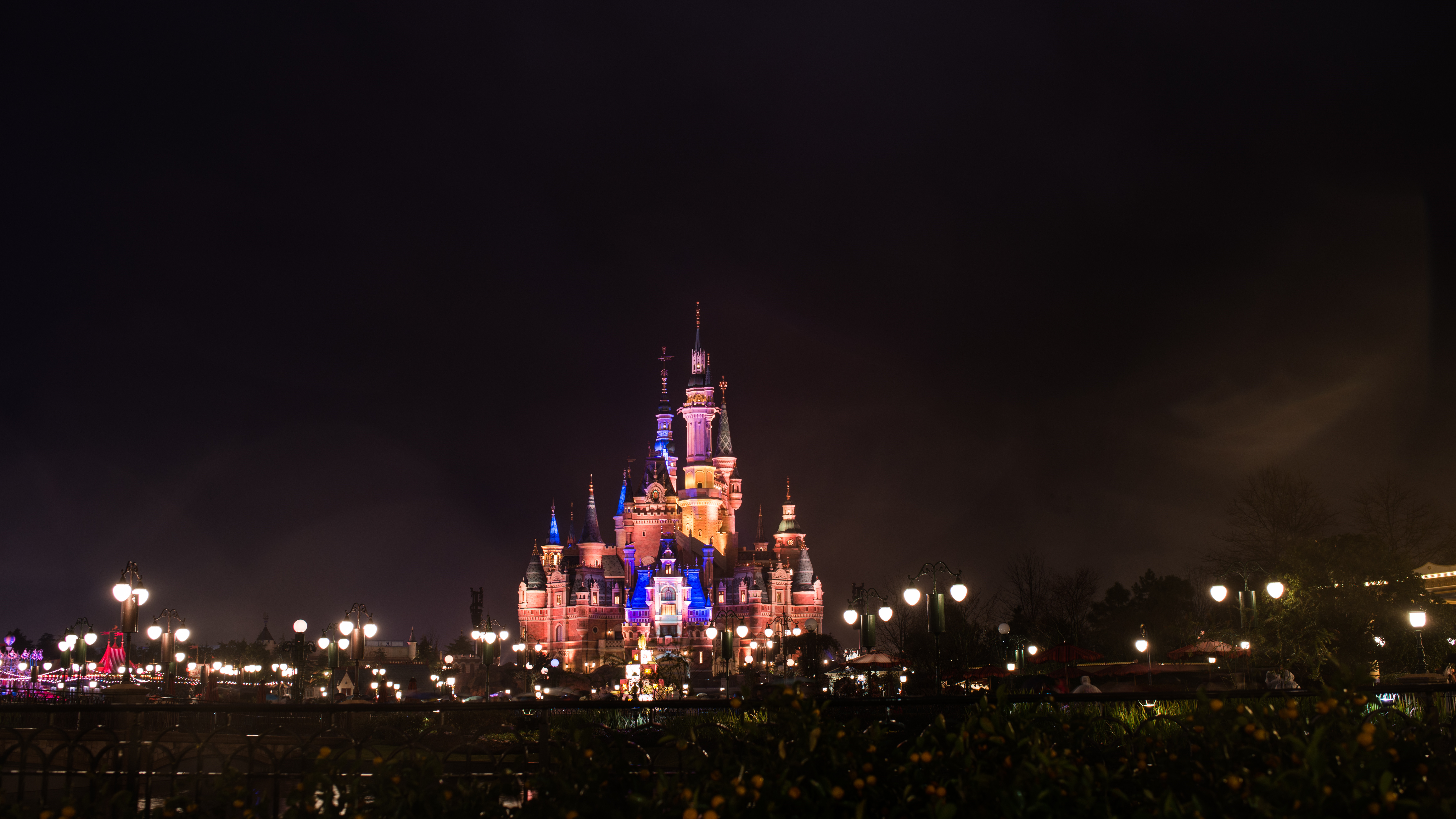 下雨天迪士尼值得去吗,雨天逛迪士尼攻略