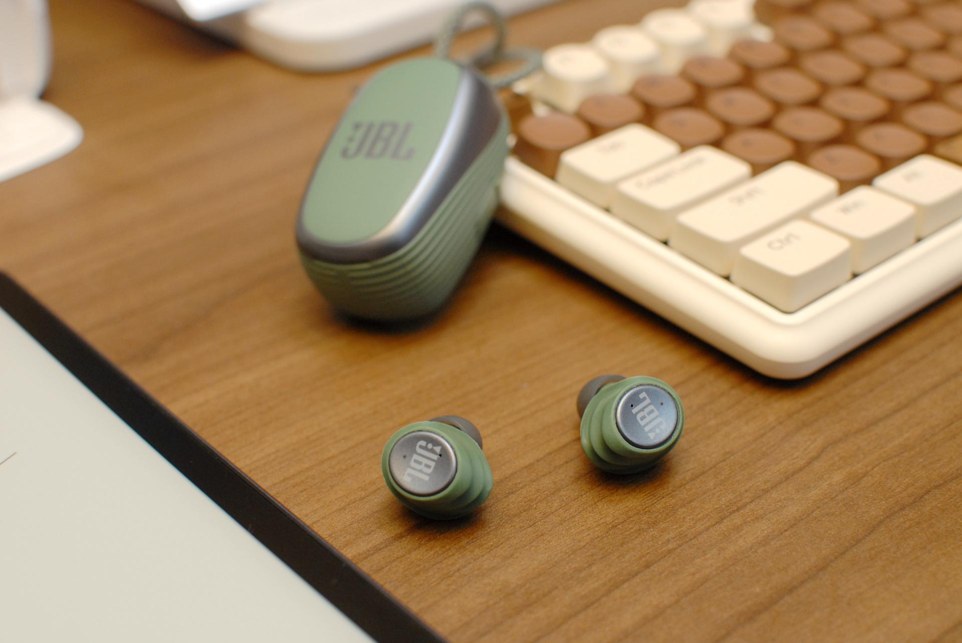 jblx600tws蓝牙耳机打开不闪烁,jblx600蓝牙耳机