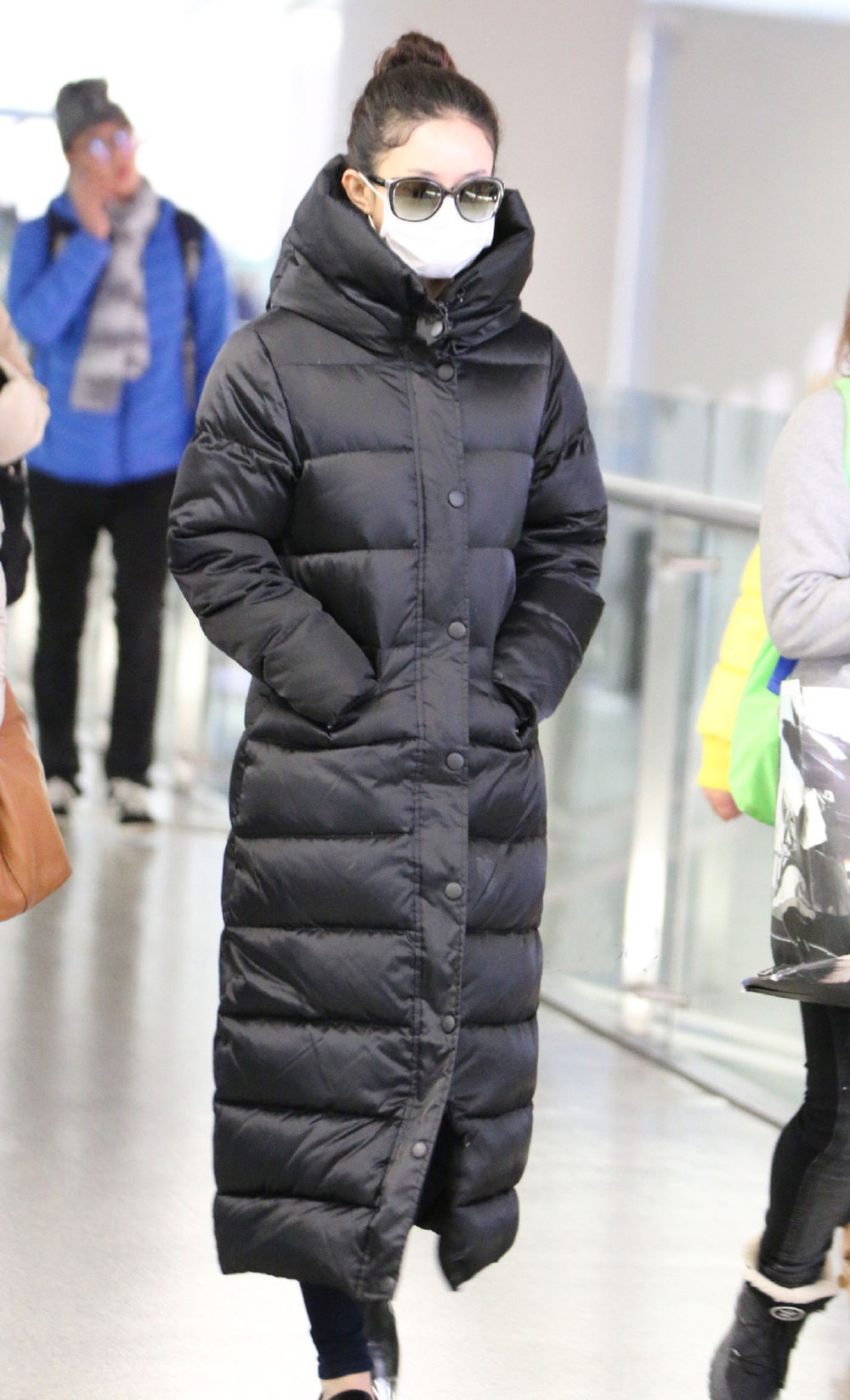 杨紫宋轶,宋轶羽绒服粉色