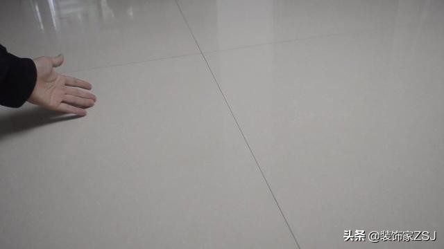 一周地板不沾灰实用拖地小妙招,清水拖地教你一招地板不留灰方法