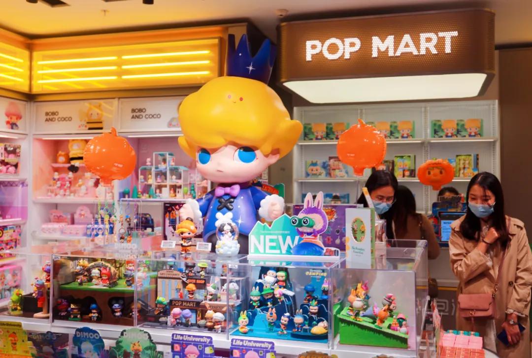 复盘泡泡玛特的创业之路 (泡泡玛特交出上市后首份成绩单)
