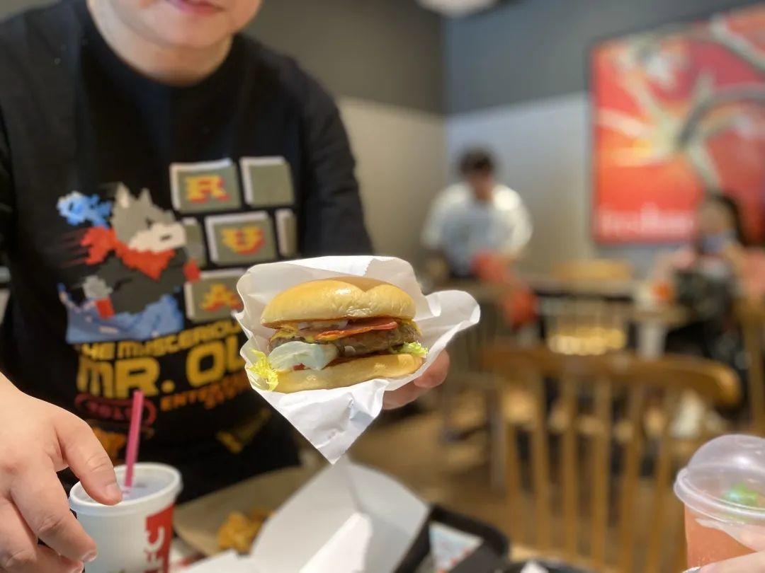 肯德基双层嫩牛堡和巨无霸,肯德基双层嫩牛堡和厚牛堡哪个好