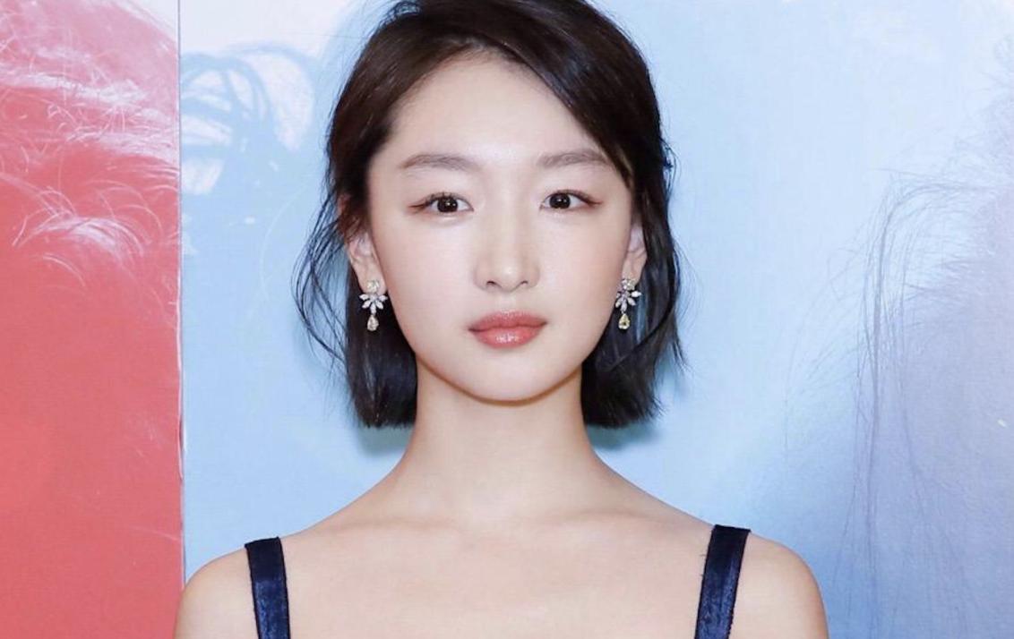 巩俐周冬雨惊艳亮相,巩俐和周冬雨为什么不合照