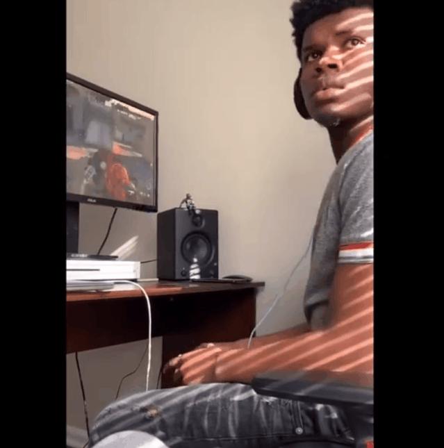 澶栧浗浜哄湪鐢锋湅鍙嬮潰鍓嶇殑鍙规皵,鐩樼偣琚洿鐢锋皵鍒版姄鐙傜殑鐬棿