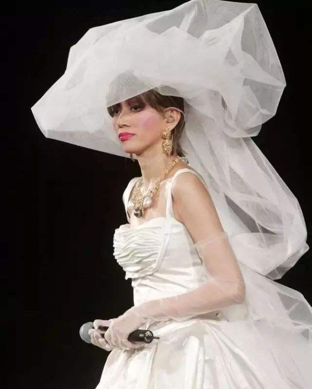 日本陈冠希，亲妈骨灰不要，梅艳芳甘当小三，他修炼了什么恋爱术