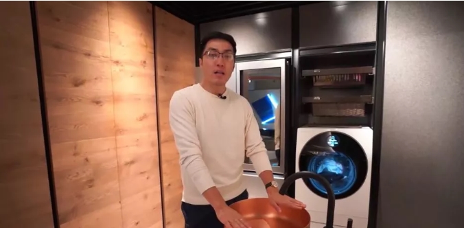 王自如使用手机,王自如早期视频