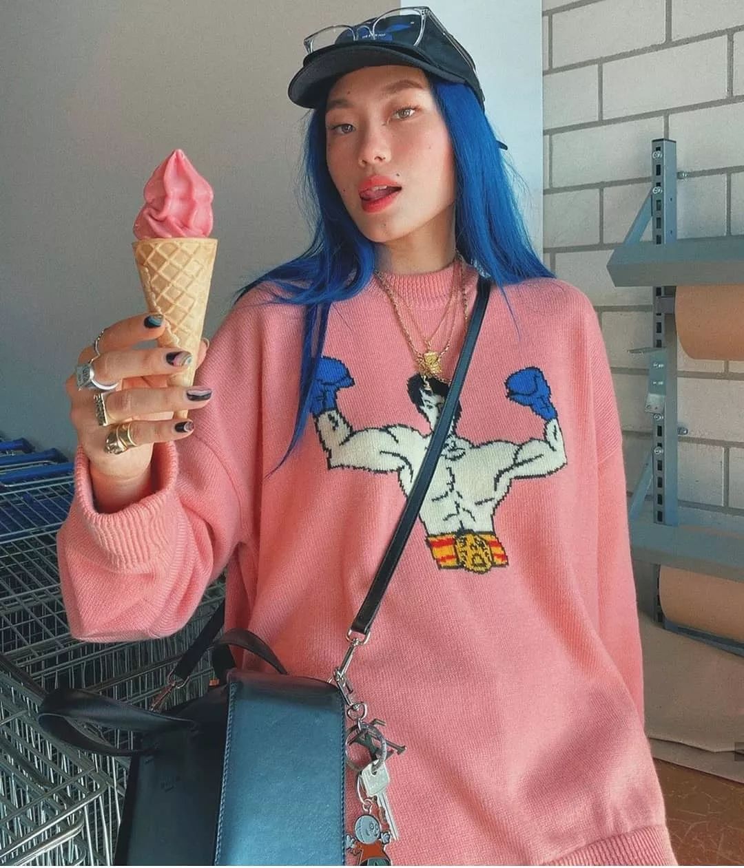 周洁琼穿砂糖匡威鞋,周洁琼鞋