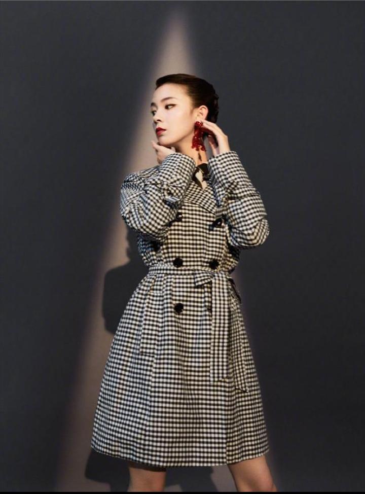 陈瑶穿露脐装,陈瑶穿格子衣服