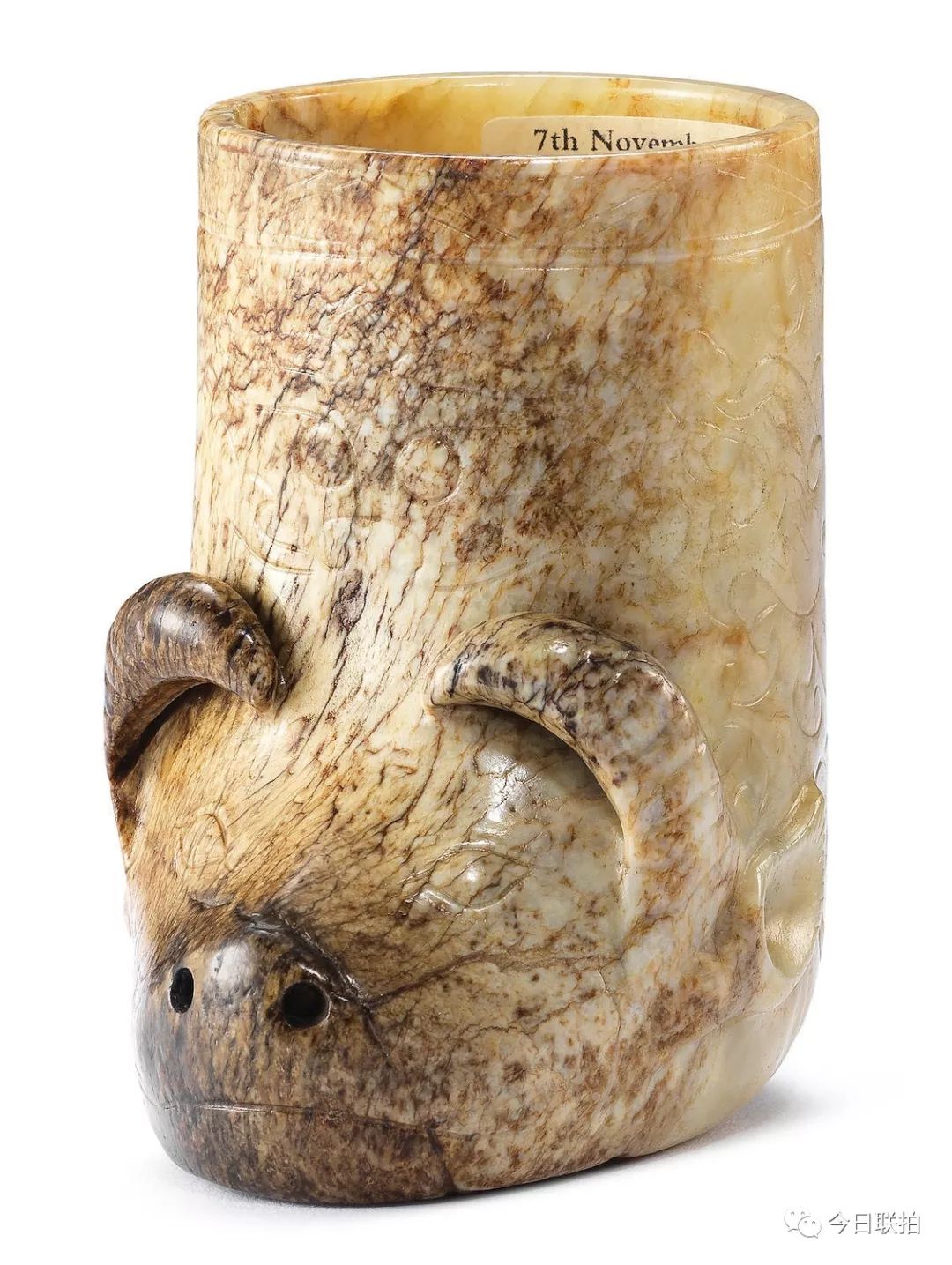 一只白玉小熊卖了670万，人家靠的是颜值！