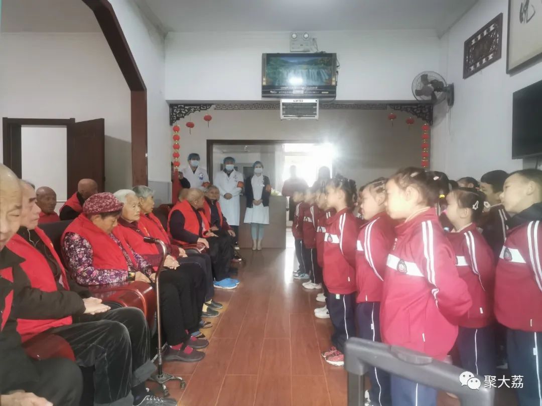 陪老人度过美好重阳节，大荔金龙、鸿运驾校、秦东考务中心在行动