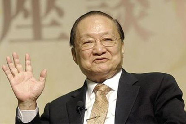 余秋雨易中天谁厉害,余秋雨评价方式