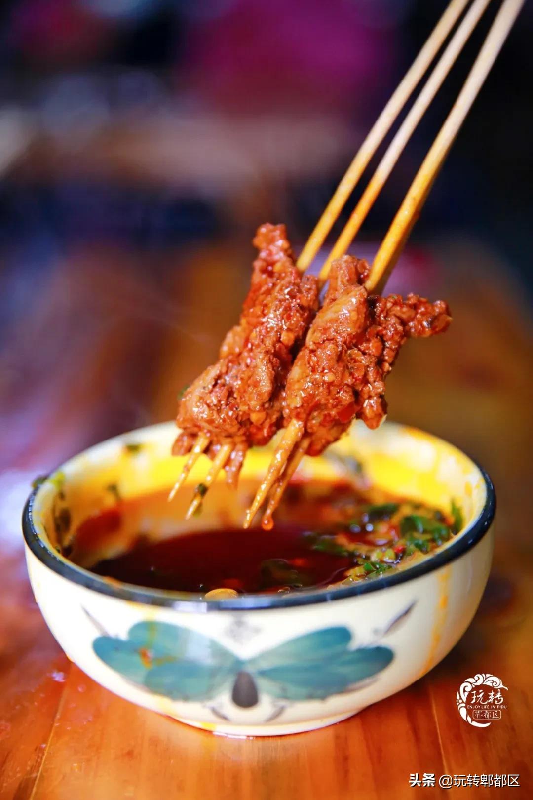 郫都西门新开砂锅串串，来“老屋头”，涮人情味儿