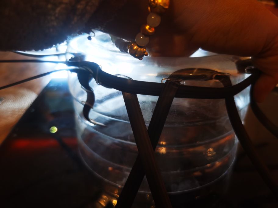 废旧塑料瓶做花盆过程,废旧塑料瓶制作花盆的视频