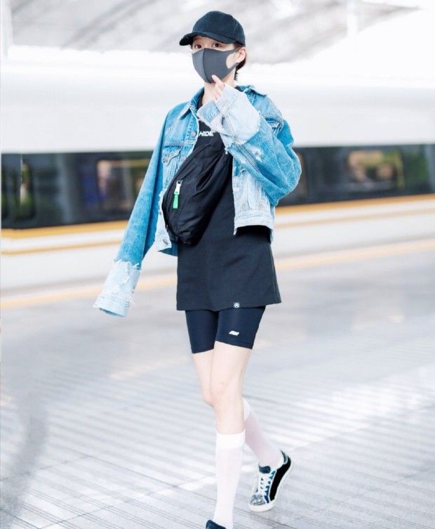 关晓彤穿搭鹿晗,关晓彤为遮腿穿了鹿晗衣服