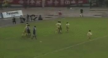 一文看懂范志毅巅峰有多强:敢与C罗比弹跳,后卫技术胜前锋