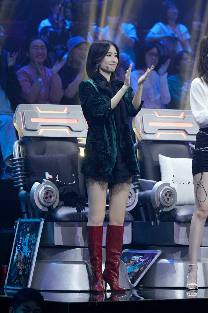 刘敏涛红色高跟鞋出席 (李子璇蒙面舞王和刘敏涛)