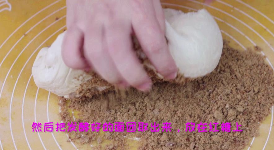 开花红糖馒头放小苏打还是泡打粉,无需醒发的红糖大枣开花馒头配方