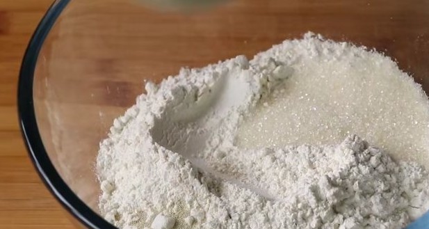 做奶黄包的馅用面粉还是玉米淀粉,奶黄包的黄馅很硬是怎么回事