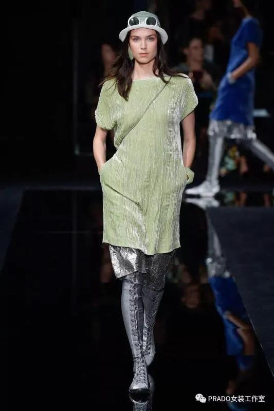 2021乔治阿玛尼春夏时装秀 (安普里奥·阿玛尼ar2500报价)