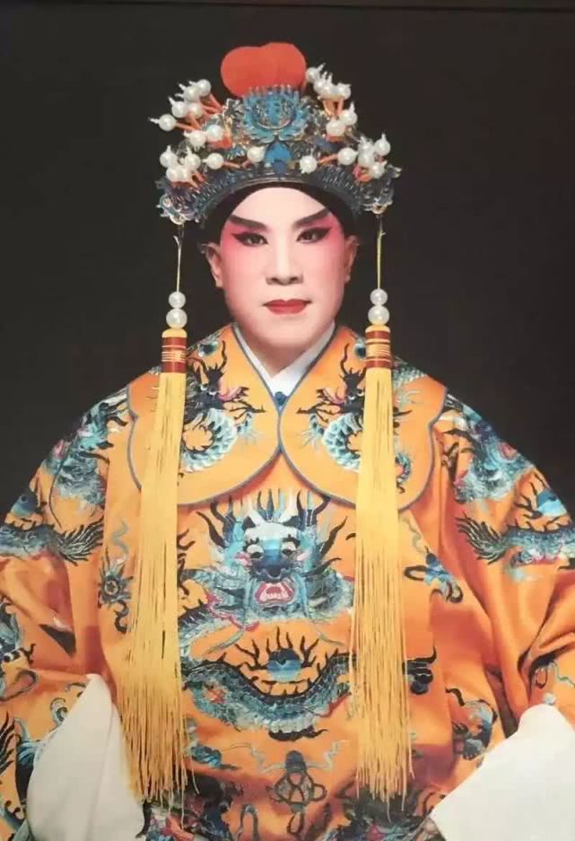 “唱响中原,薪火相传”著名艺术家*军白**选收徒暨公益展演成功举行