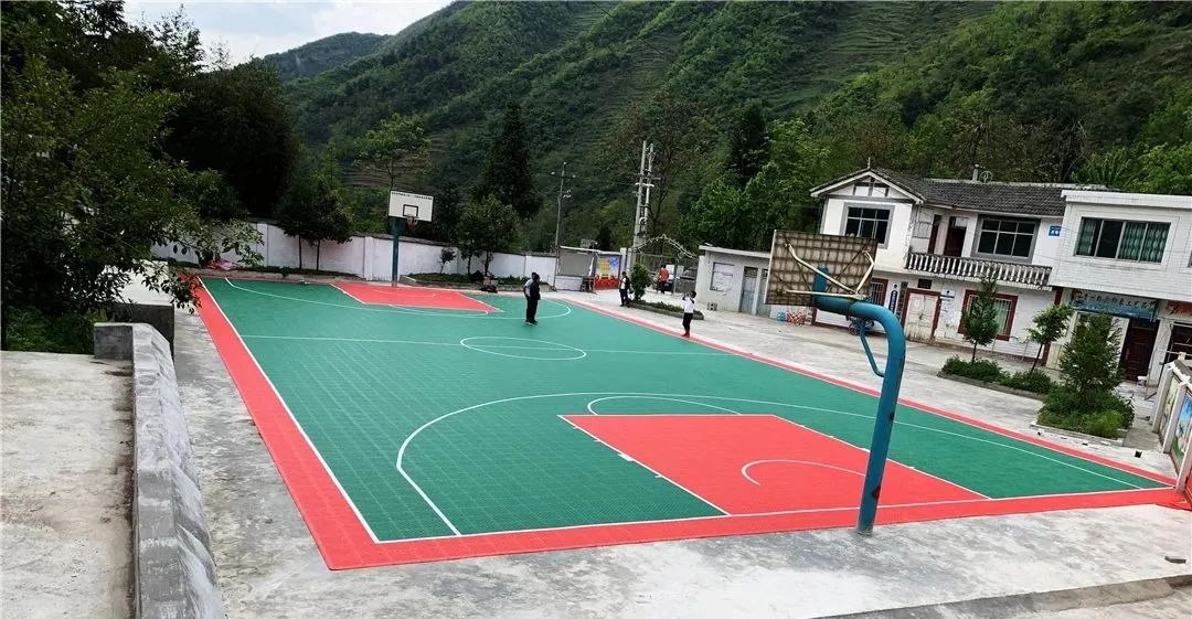 贵州每个村都有篮球场,赫章县灯光篮球场