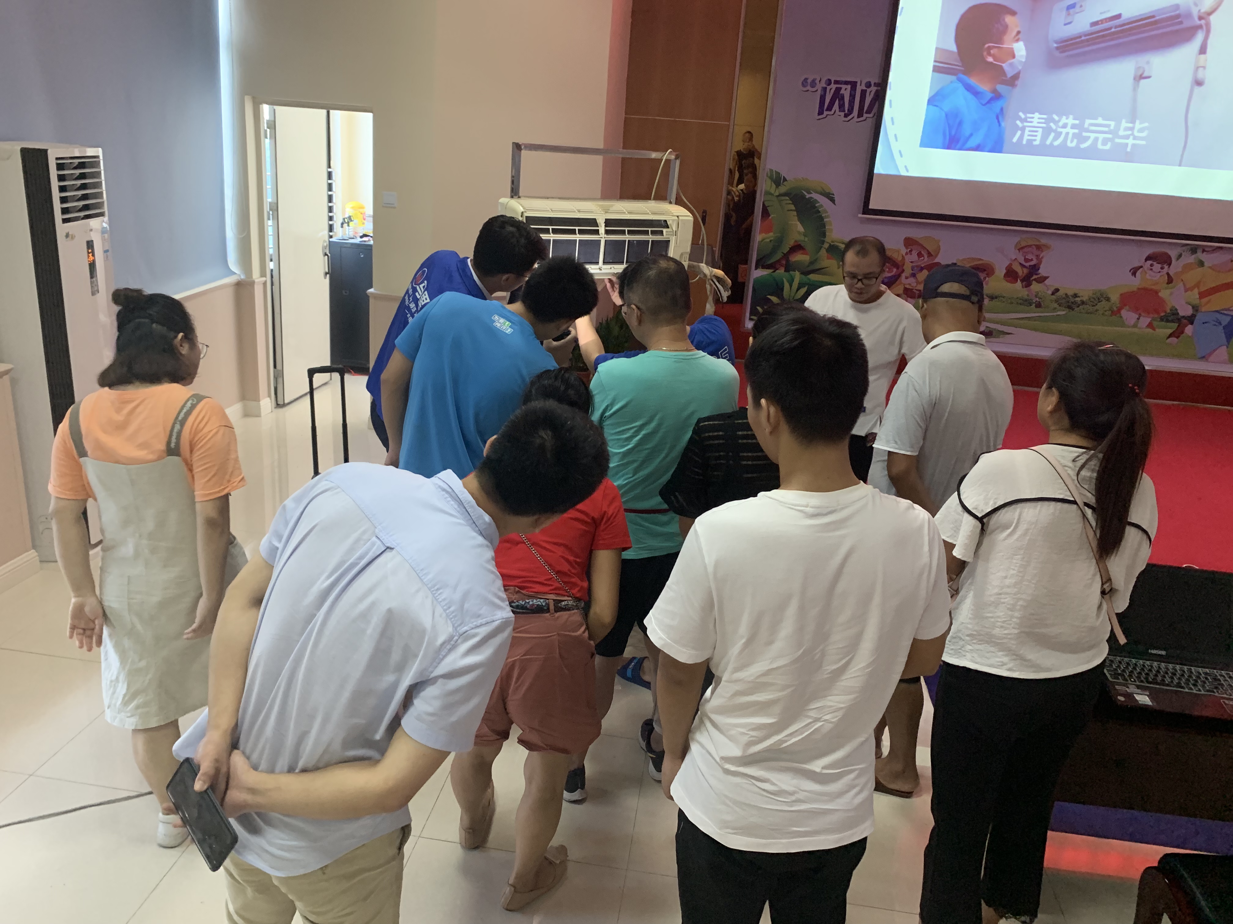 美团小哥一个月能挣多少钱,做美团外卖小哥一个月能挣多少