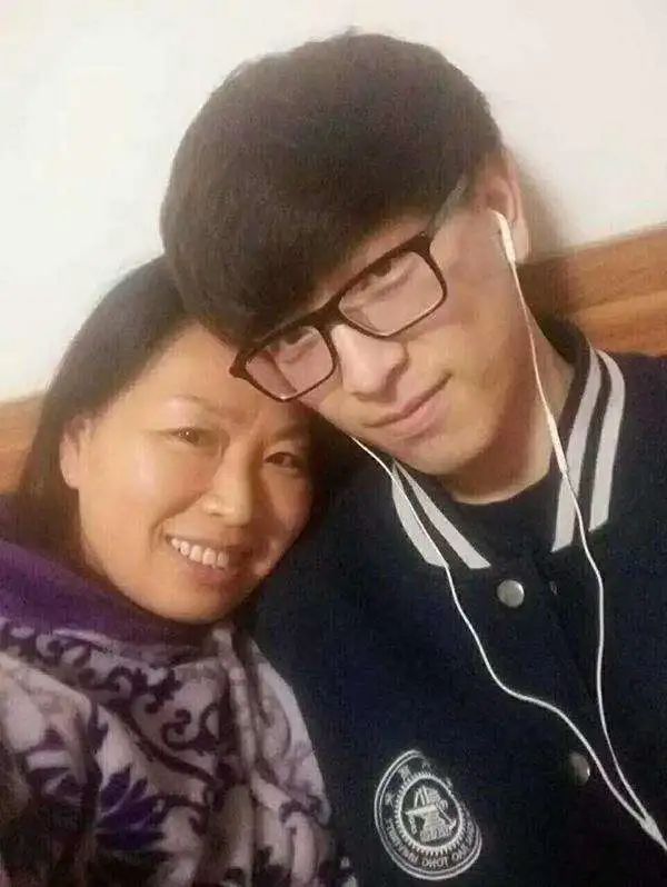 妈妈陪儿子考研双双被录取,50岁妈妈陪女儿考研被双双录取