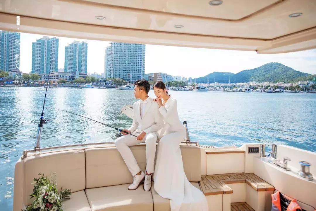 三亚蓝骑士游艇旅拍,三亚闺蜜游艇旅拍