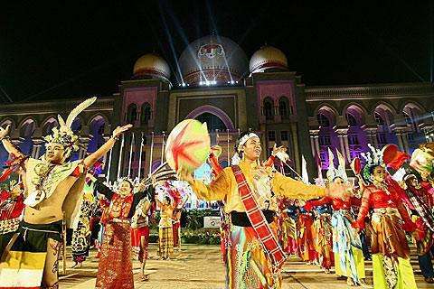 椹潵瑗夸簹鍚夐殕鍧′簯椤跺北璧屽満,椹潵瑗夸簹鍚夐殕鍧¤豹鍗庝竷鏃ユ父