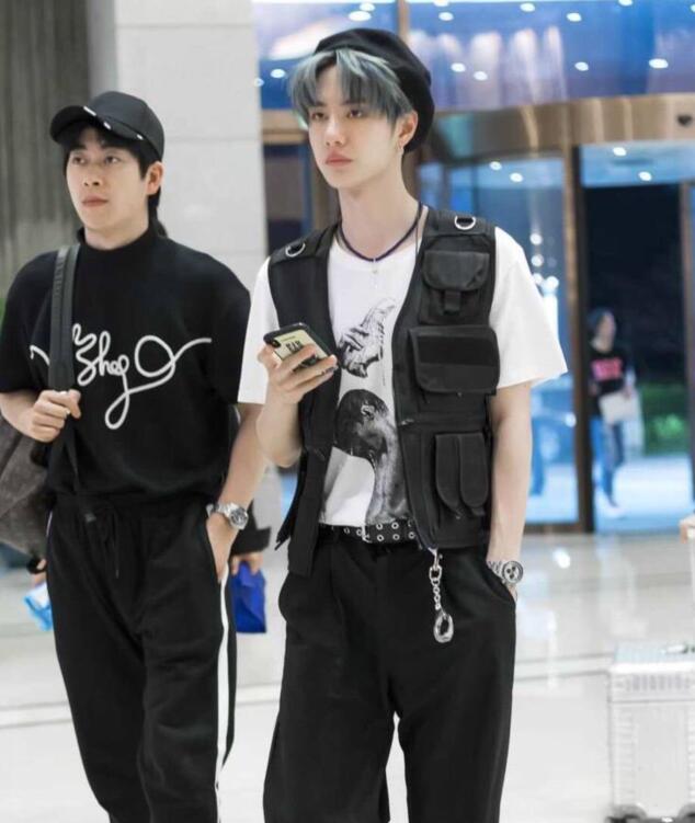 入秋之后担心自己脑门冷？那不如学学明星们戴潮帽，又酷又有范