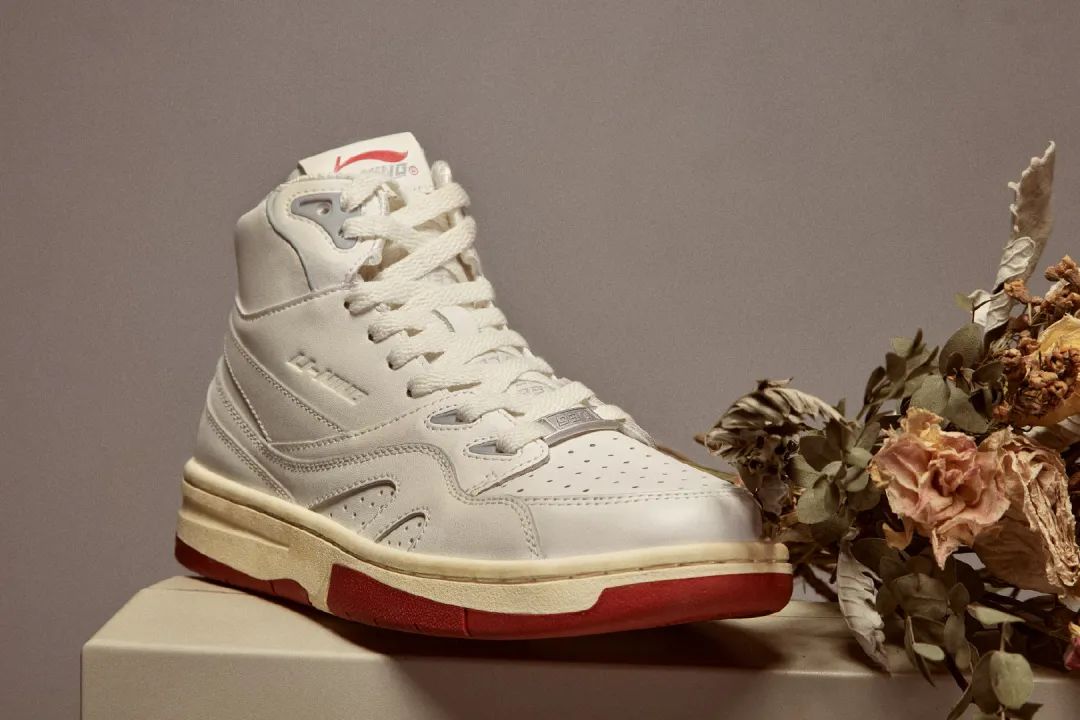 以前没钱买李宁什么梗,以前买不起李宁