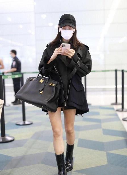 又到穿风衣白衬衣的季节,又到了穿风衣的时候了每日穿搭