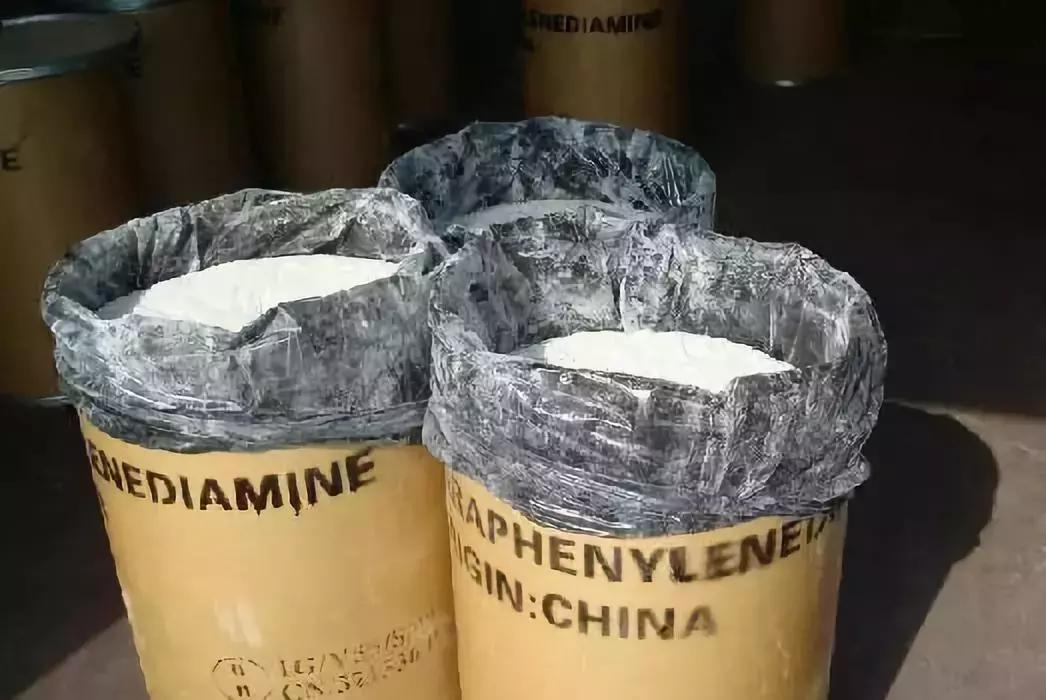 即便肿成猪头，人类依然无惧染最骚的发色