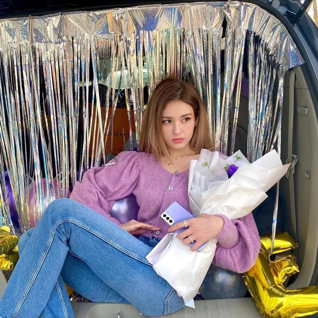 「人间芭比」爆火TikTok！酷爱电玩还是女鞋头？查收你们的新老婆