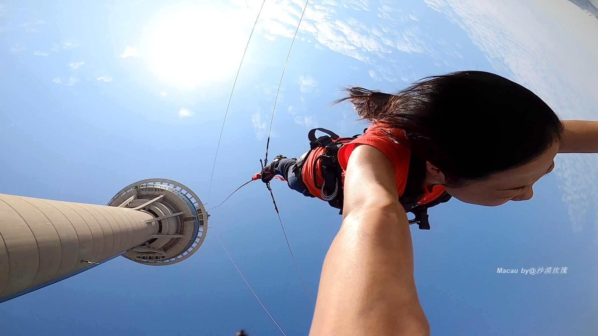 从3米高空跳到水里,世界最高蹦极澳门塔挑战成功