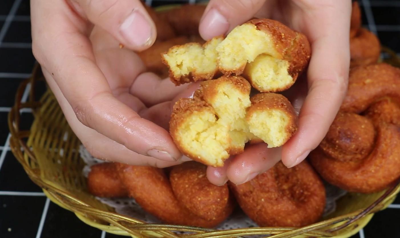 玉米面放入牛奶中比油条还好吃,酥脆玉米面怎么做