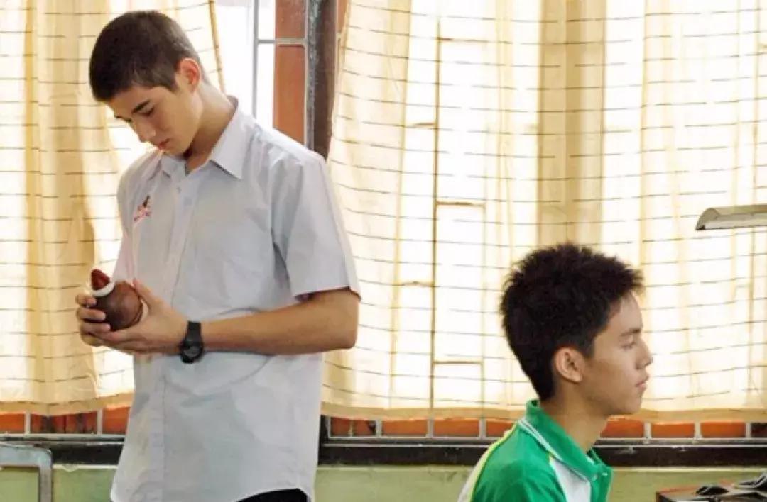 在切开与缝合之间磨合（一）|泰国校服文化脚注