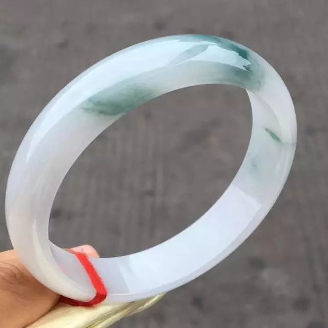 翡翠宝石怎样来鉴定,鉴定翡翠真假的方法