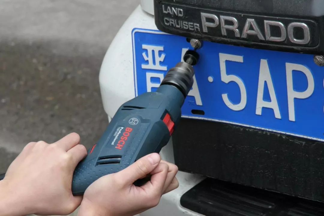 老车翻新：15年后的邂逅，普拉多LC120旧车换新颜，满血复活。