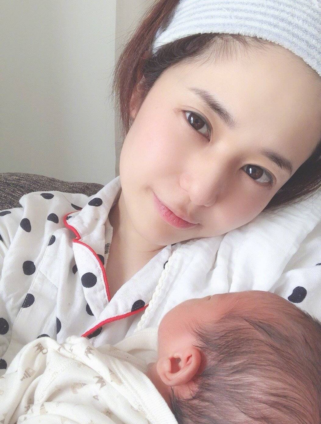 苍井空生产8个月后，1000多条评论，暴露了女人这辈子的艰辛