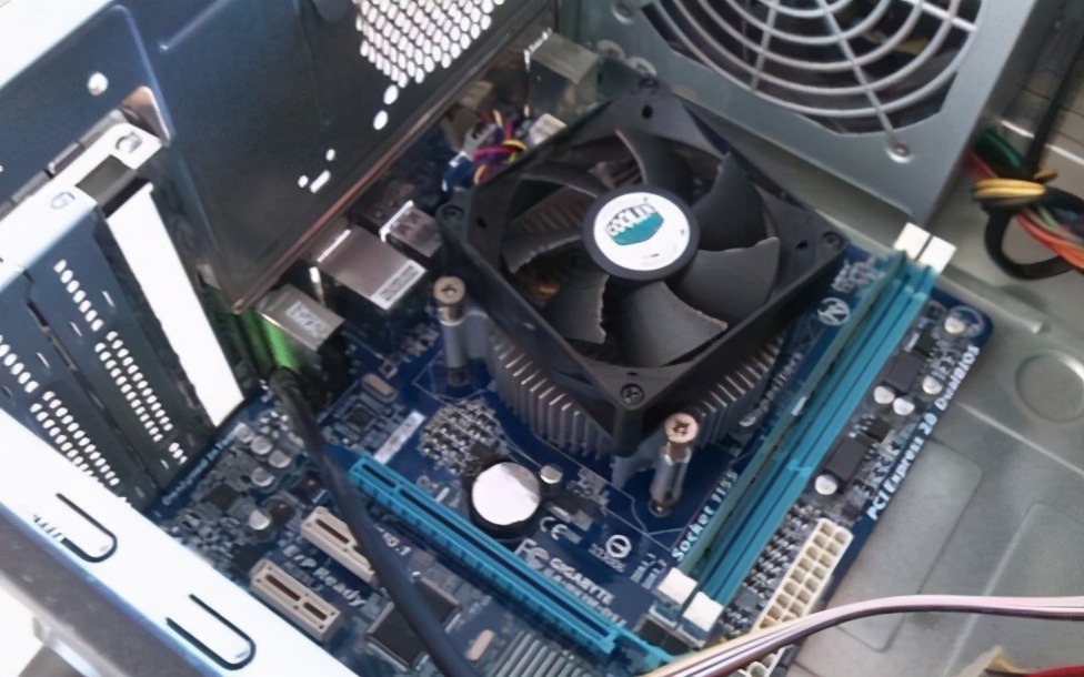 电脑主板坏怎么替换,电脑更换主板提升大吗