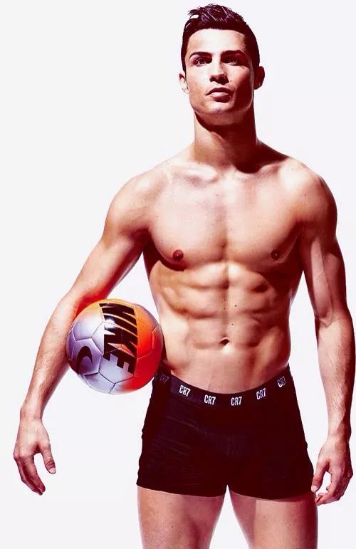 c罗18岁年轻身体与现在对比照片,c罗训练结束社媒晒照秀肌肉