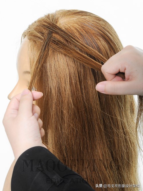 不会编发也可以扎的披肩发,披肩发怎么扎古风发辫