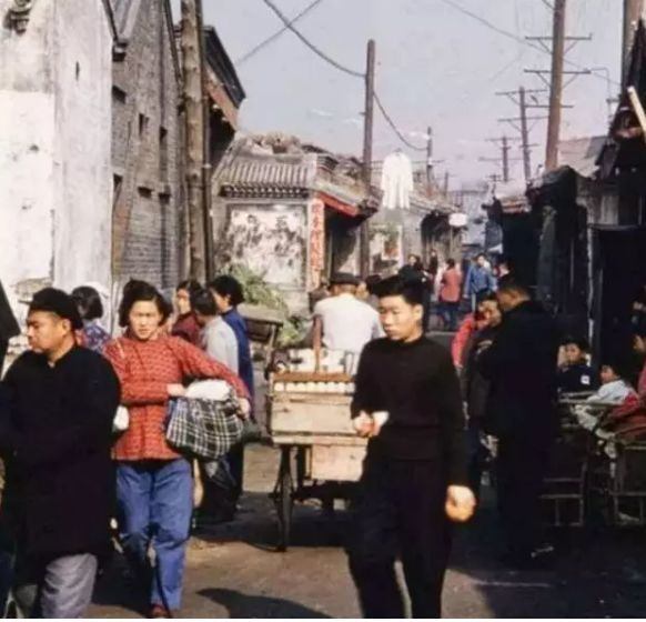 我与父母的一段往事,我和我的父辈四个故事分别简介